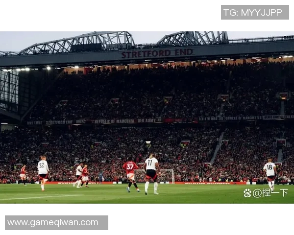 球场传奇：一位足球明星的奋斗与荣耀之路